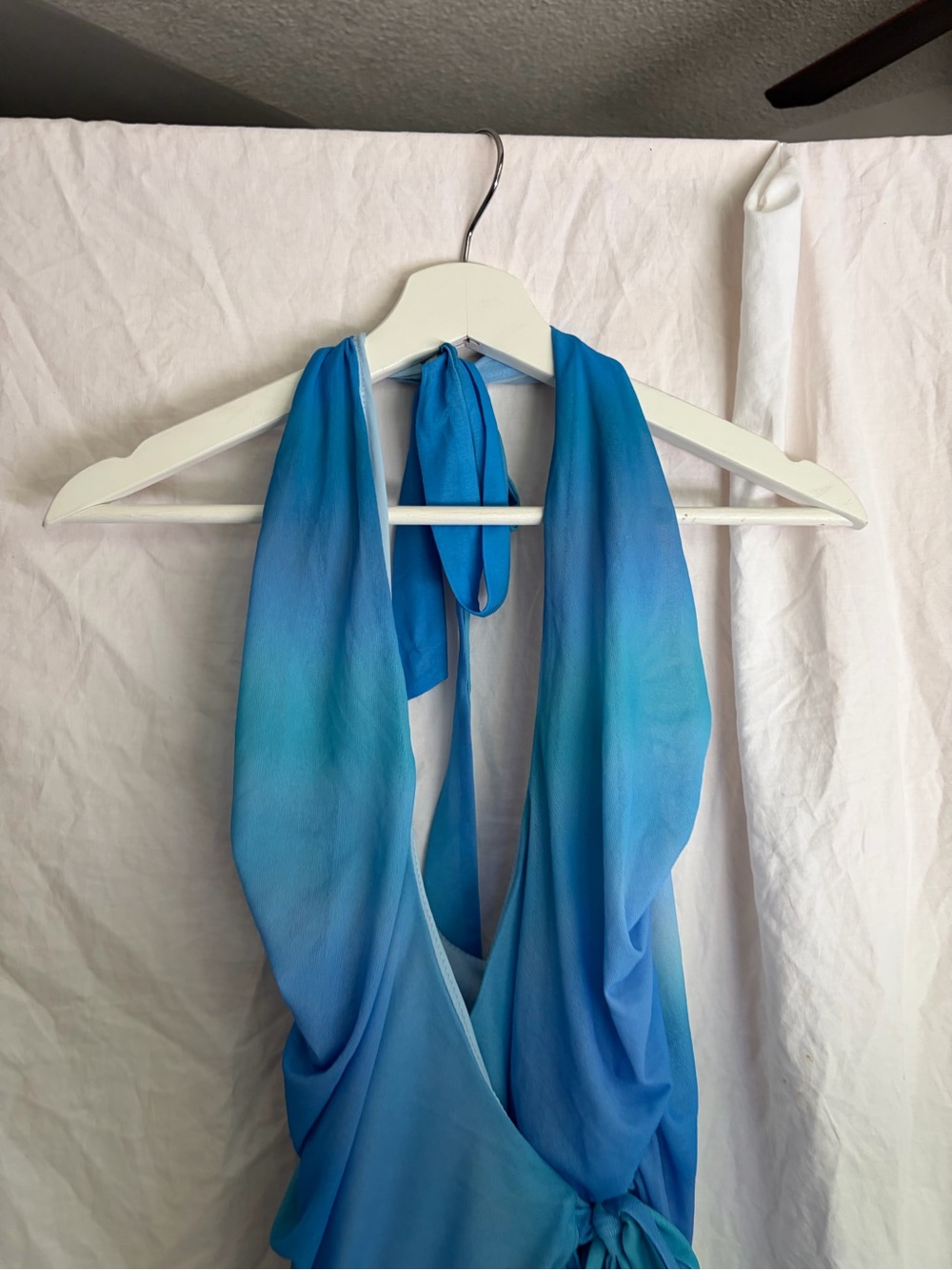 WHITE FOX Boutique Blue Ombre Halter Top Ruffled Ruched Size S party Y2K resort - Picture 4 of 16
